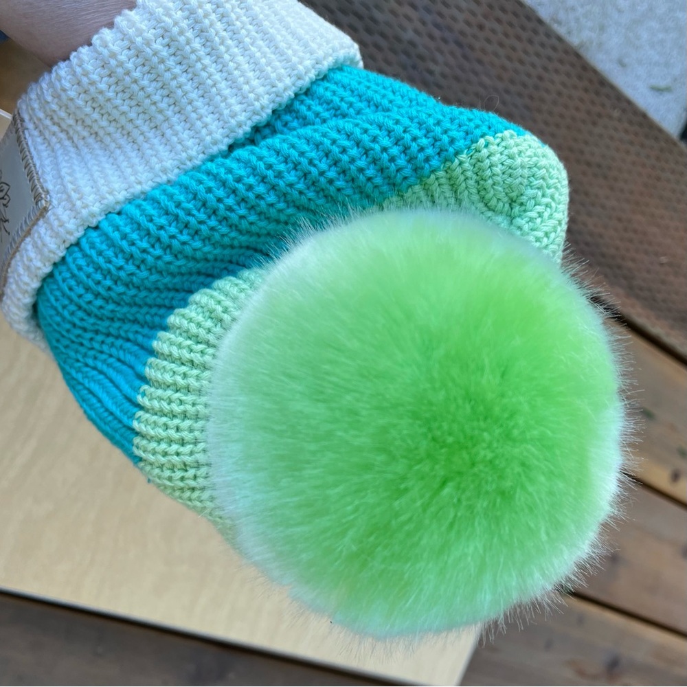Disney X Love Your Melon Princess Tiana Pom Pom Beanie Knit Hat NWOT OS - Picture 3 of 12